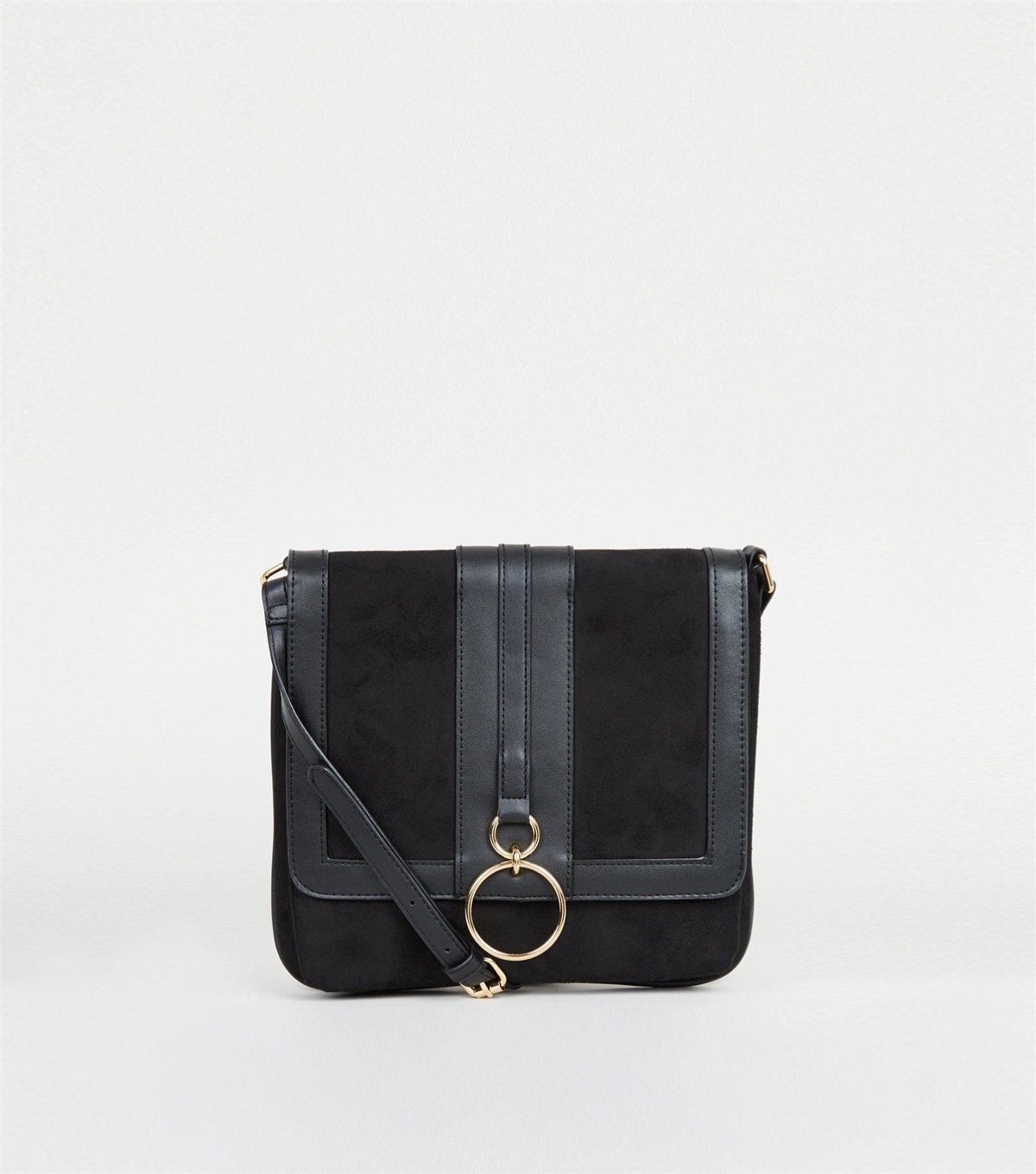 PZB260127 black-ring-front-shoulder-bag